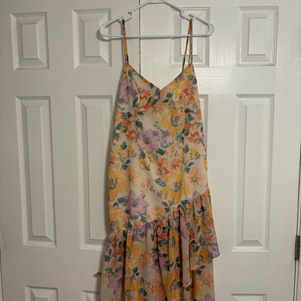 Showpo Soshanah Dress Floral - Picture 2 of 7